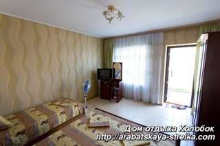 Мини-отель Kolobok Guest House Геническ Стандартный трехместный номер-1